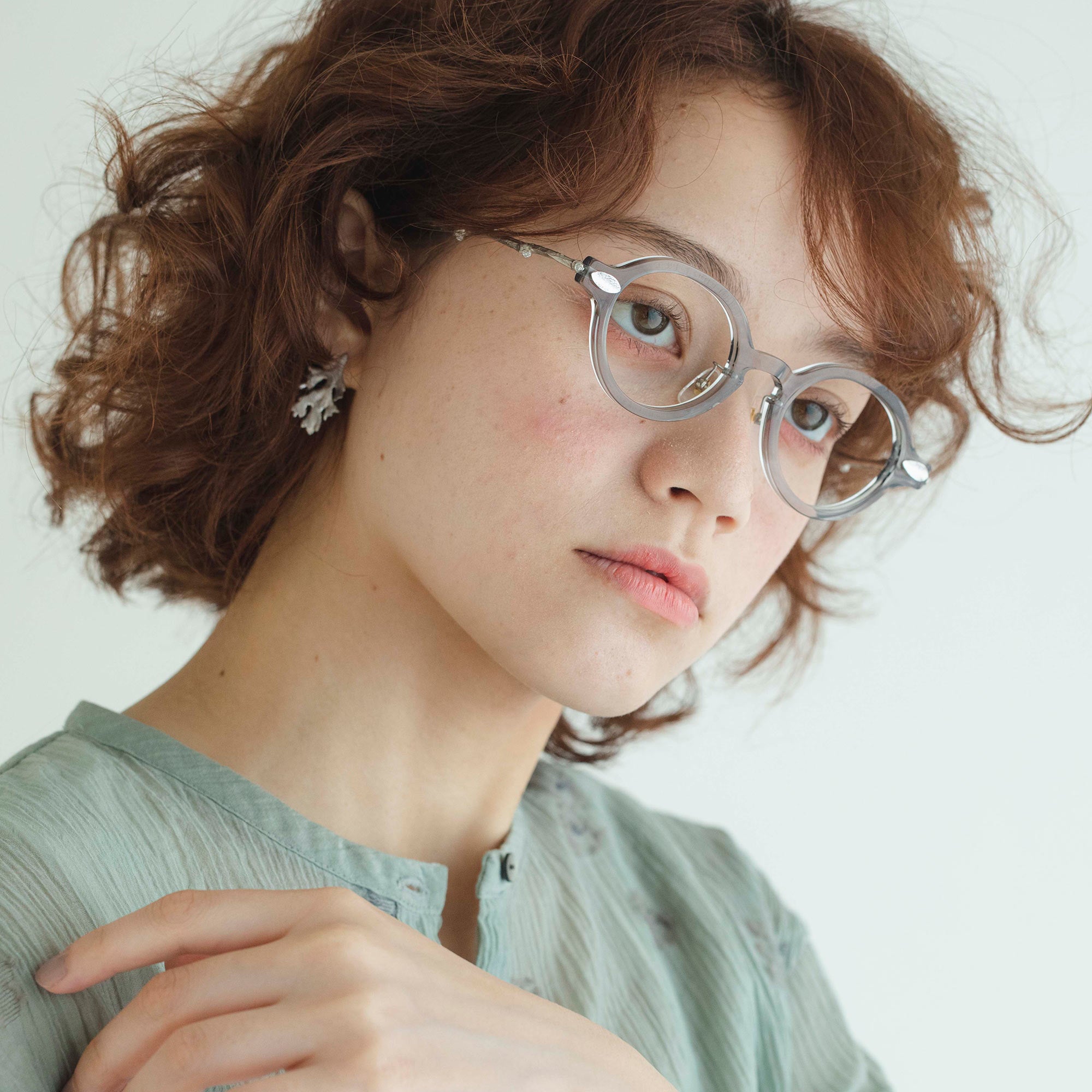 KOM- 003  Anemone leaf pierce